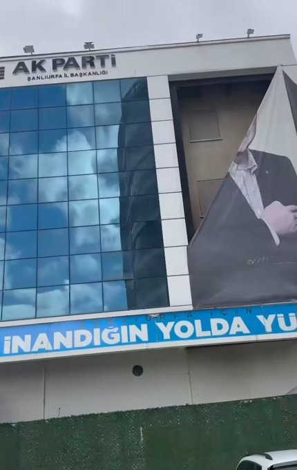 Akparti Şanlıurfa İl Binası Kendinden Bihaber