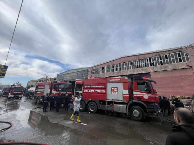 Evren Sanayi Sitesi’nde Korkutan Yangın: Depo Tahliye Edildi