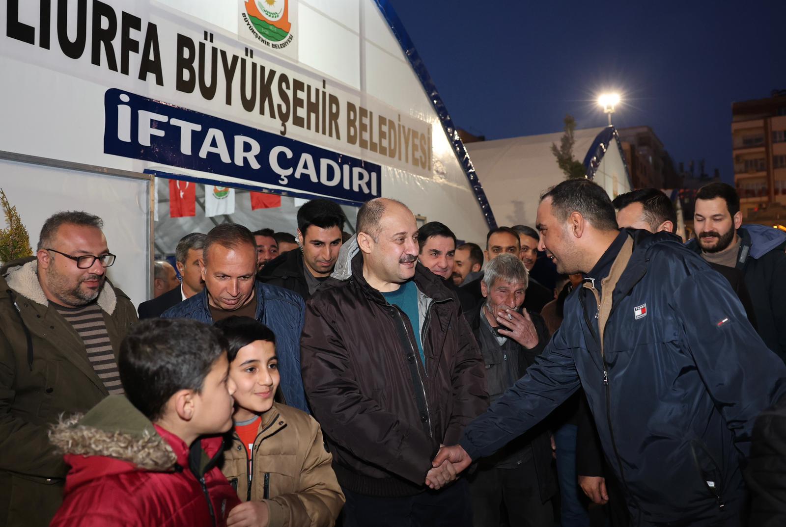 BAŞKAN GÜLPINAR, İFTAR ÇADIRINDA VATANDAŞLARLA BULUŞTU
