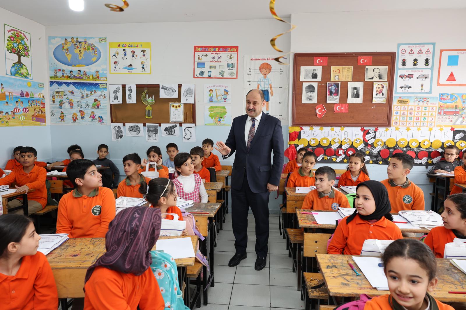 BAŞKAN GÜLPINAR, “HİKAYEMDE KONUĞUM VAR” ETKİNLİĞİNDE ÖĞRENCİLERLE BULUŞTU