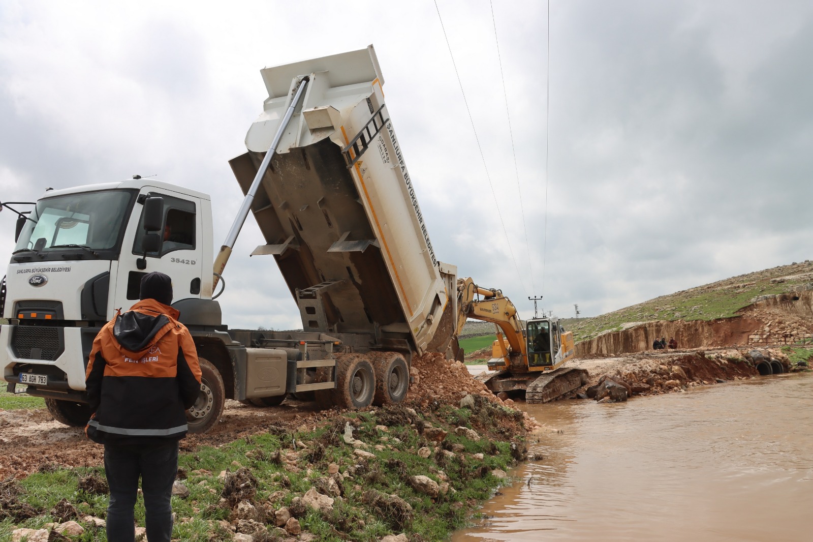 BÜYÜKŞEHİR, VİRANŞEHİR’DE SELİN YARALARINI SARIYOR