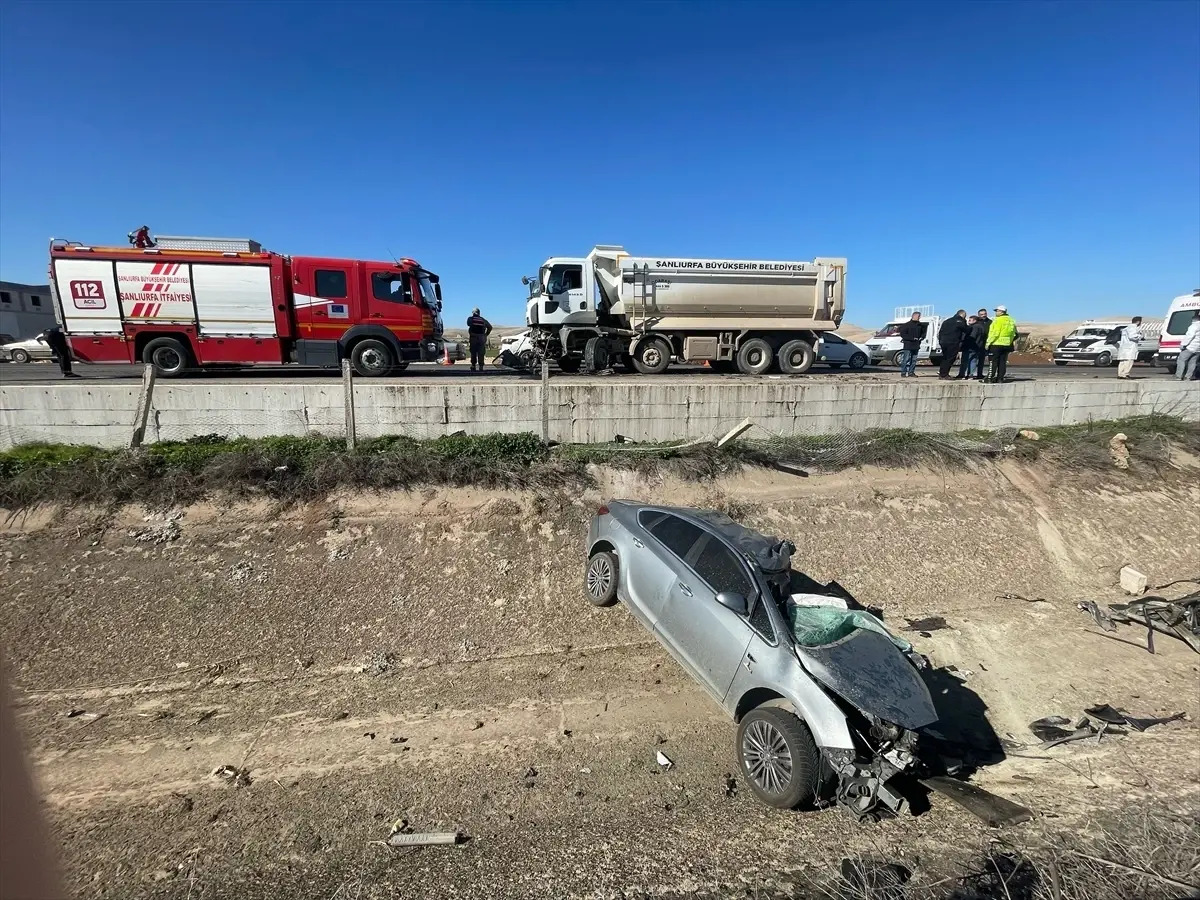 Şanlıurfa’da yol yapım çalışmalarının sürdüğü bölgede meydana gelen trafik kazasında bir kişi yaşamını yitirdi.
