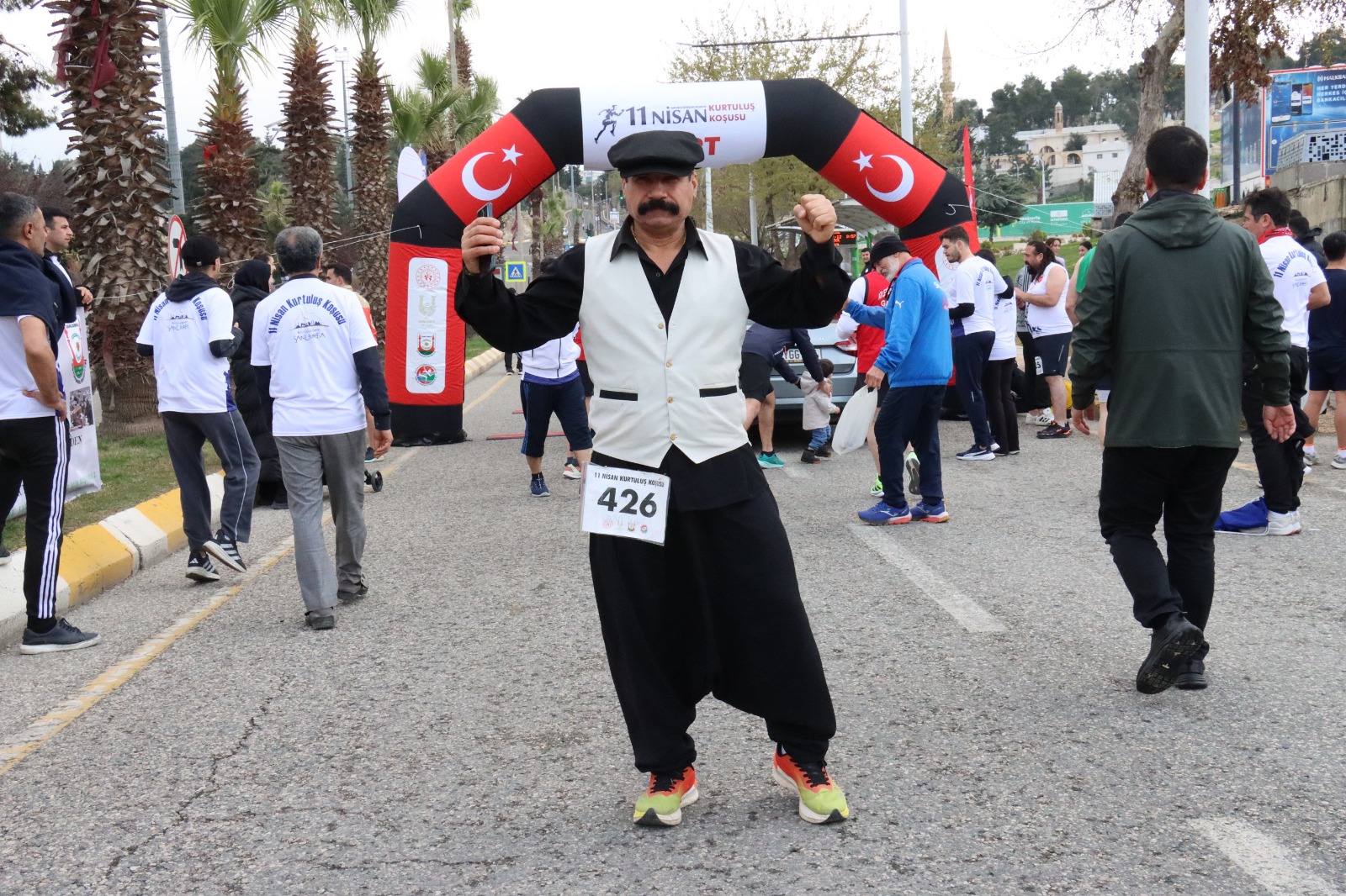 ŞANLIURFA’DA 11 NİSAN KOŞUSU RENKLİ GÖRÜNTÜLERE SAHNE OLDU