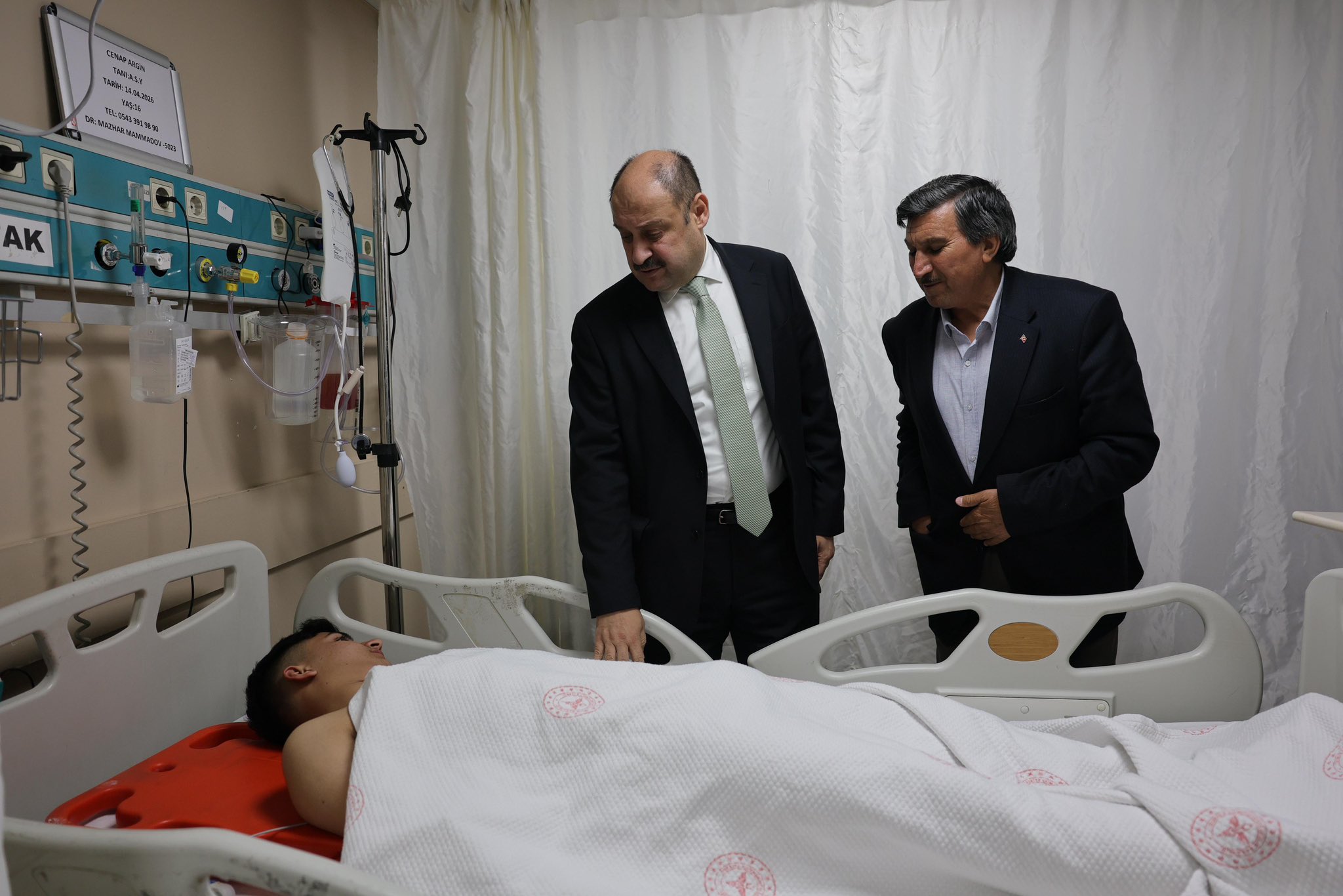 Başkan Gülpınar’dan Yaralı Öğrenciye Geçmiş Olsun Ziyareti