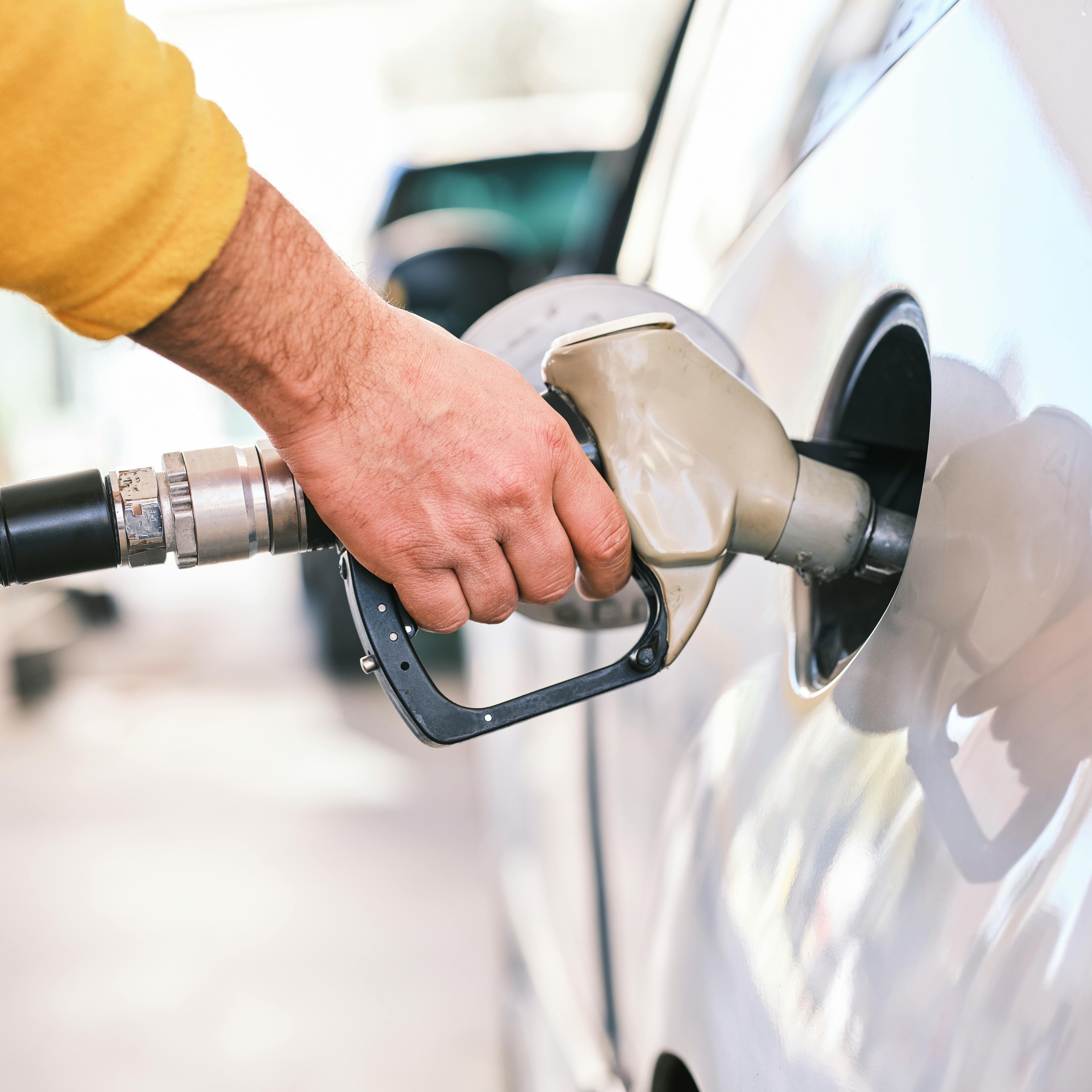 Akaryakıta çifte zam kapıda: Motorin ve benzine gece yarısı artış bekleniyor