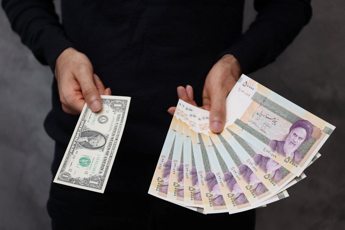 İran Riyali Çakıldı: Dolar Karşısında Tarihi Dip!