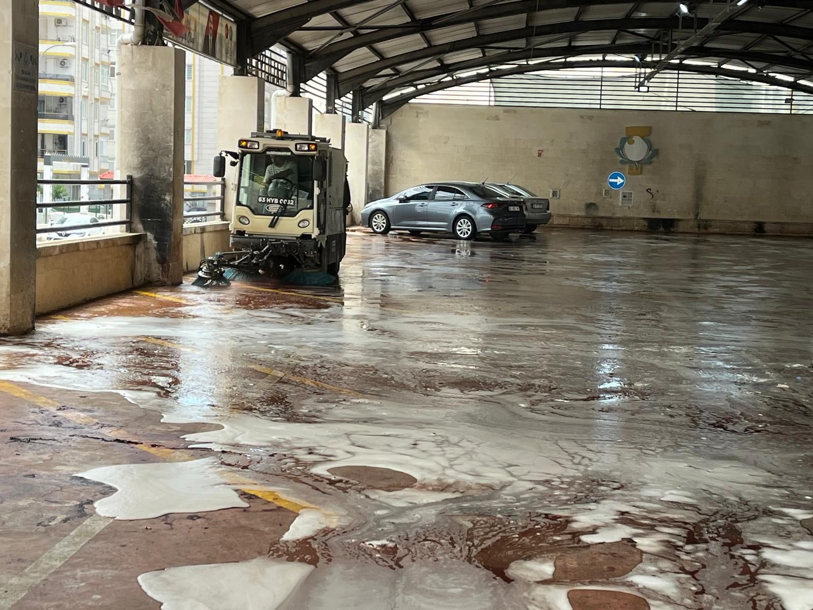 HALİLİYE BELEDİYESİ’NDEN KURBAN KESİM ALANLARINDA TİTİZ TEMİZLİK: VATANDAŞTAN TAM NOT!