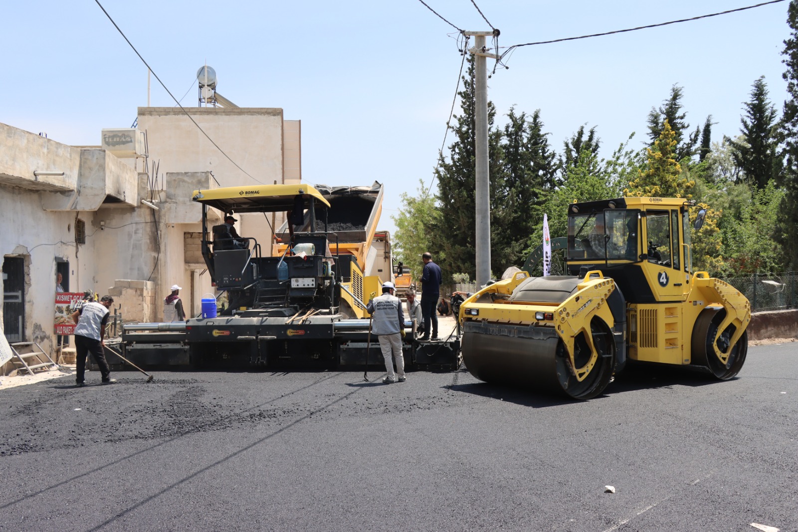 BÜYÜKŞEHİR, KISAS-YARDIMCI YOLUNDA ASFALT SERİMİNE BAŞLADI