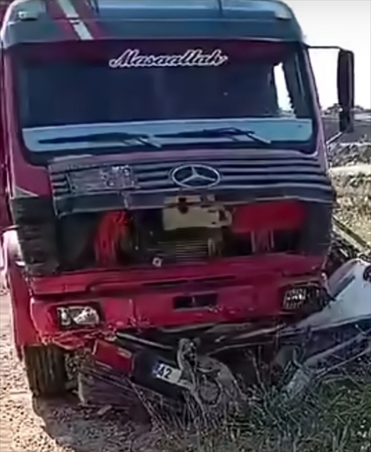Viranşehir’de Feci Kaza: Otomobil Kamyonun Altına Girdi, 3 Ölü!