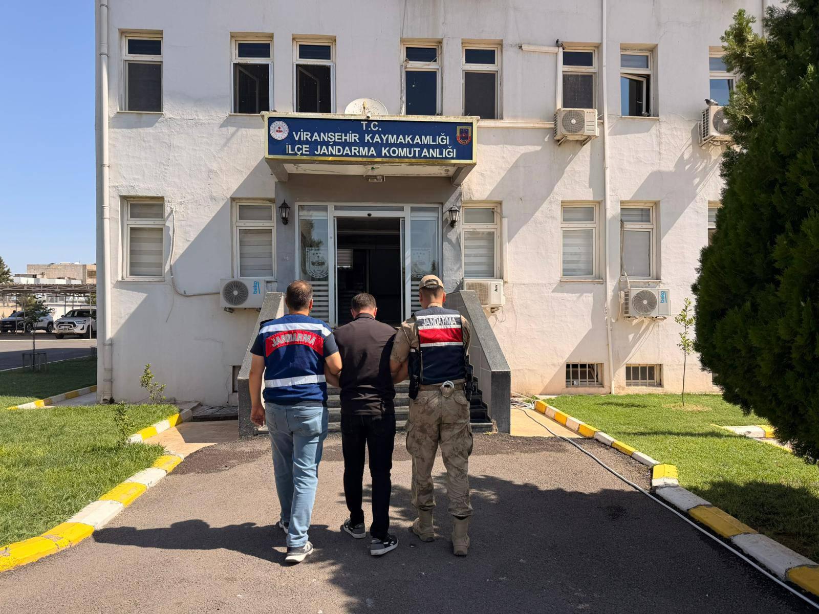 Viranşehir'de Jandarma Operasyonu: 5 Yıl Cezası Bulunan Firari Yakalandı!