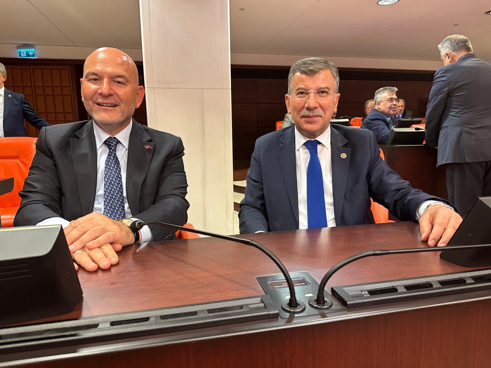 Eski Bakan Soylu, Vekil Cevheri ve Emniyet Müdürü Tipi̇oğlu Aynı Karede: TBMM'de Dikkat Çeken Buluşma