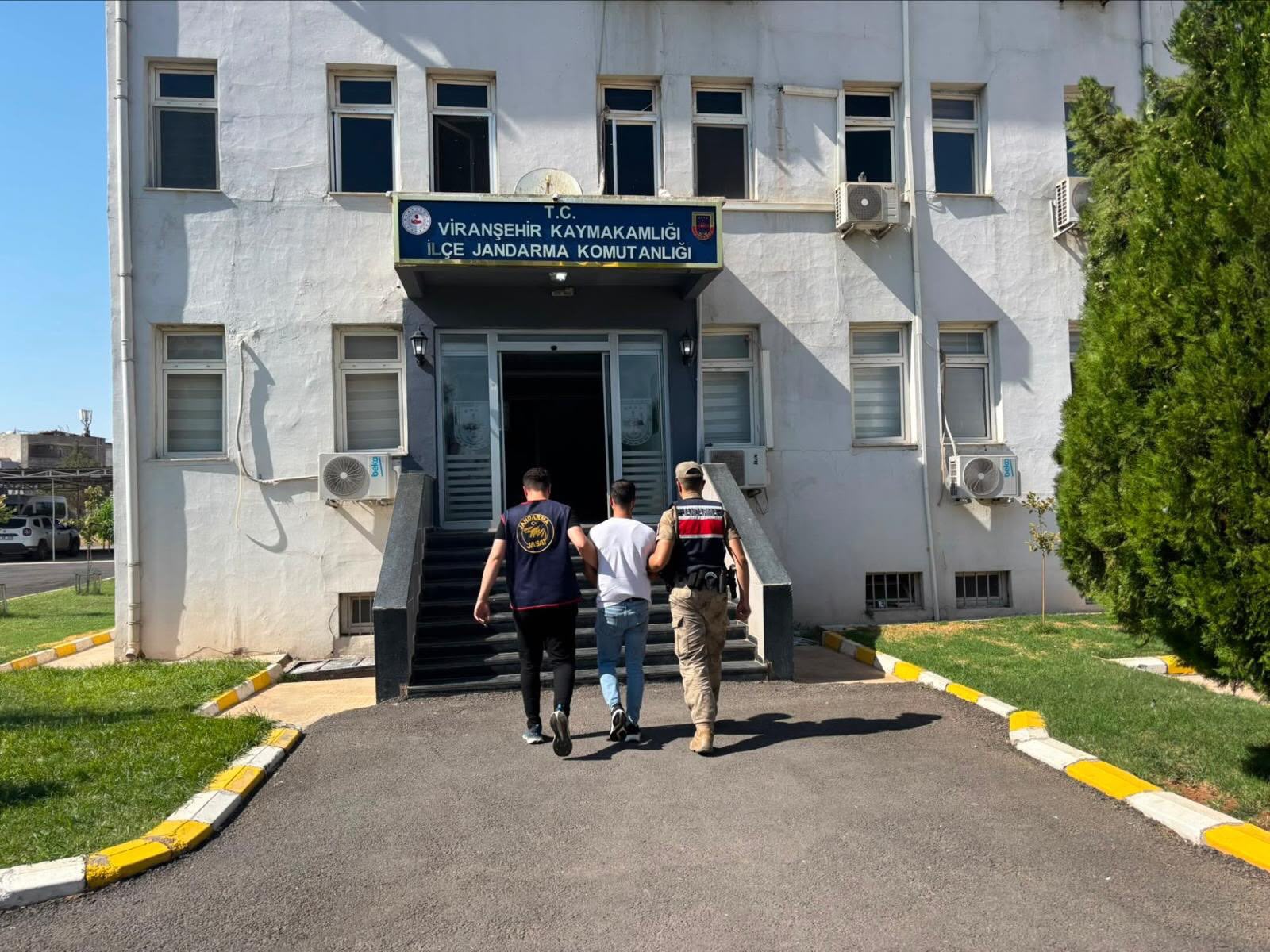 VİRANŞEHİR’DE HIRSIZLIK SUÇUNDAN ARANAN FİRARİ JASAT’TAN KAÇAMADI