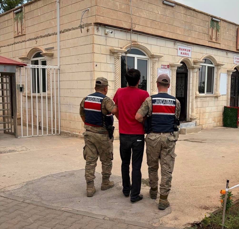 Karaköprü’de Jandarmadan Kaçamadı: Vergi Kaçakçılığından Aranan Şahıs Tutuklandı