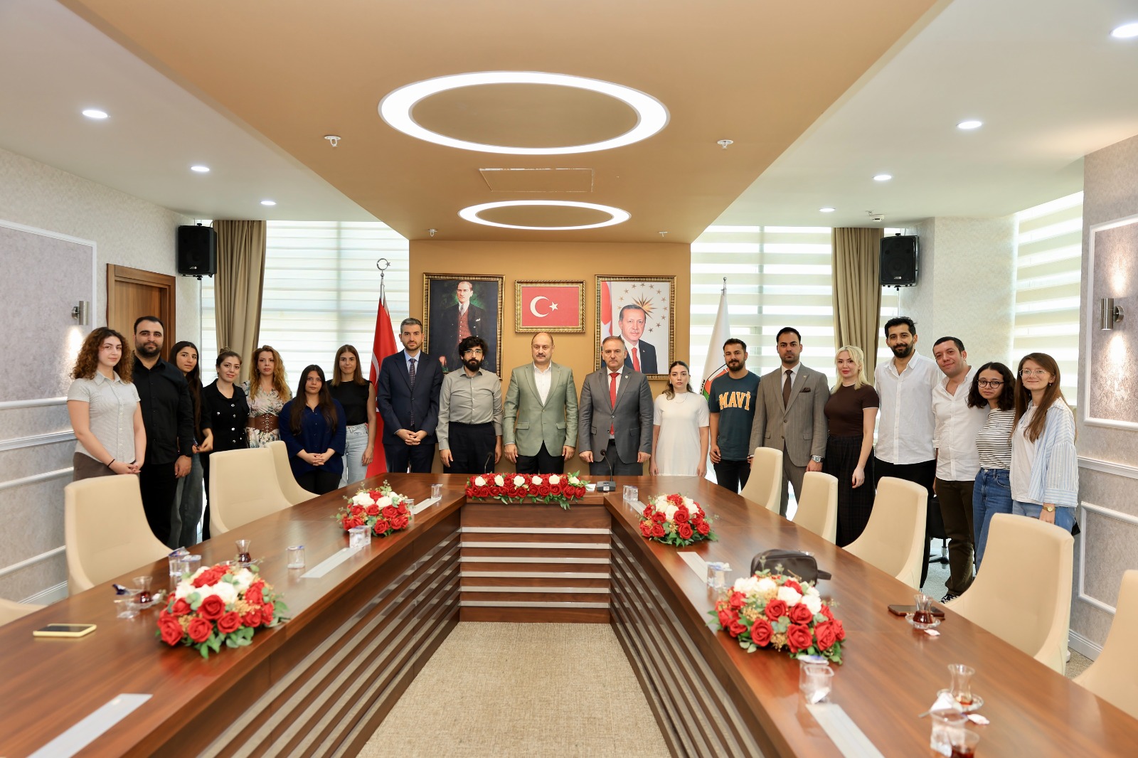 DÜNYA ŞAMPİYONU VOX HUMANIS’TEN BAŞKAN GÜLPINAR’A ZİYARET